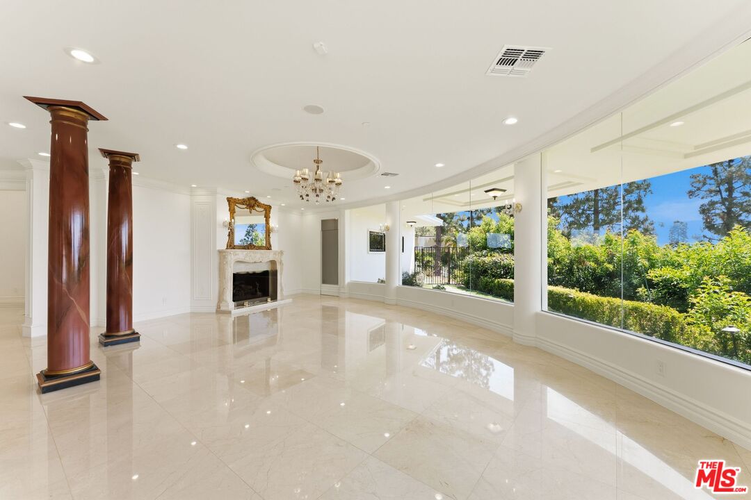 1725 Loma Vista Dr