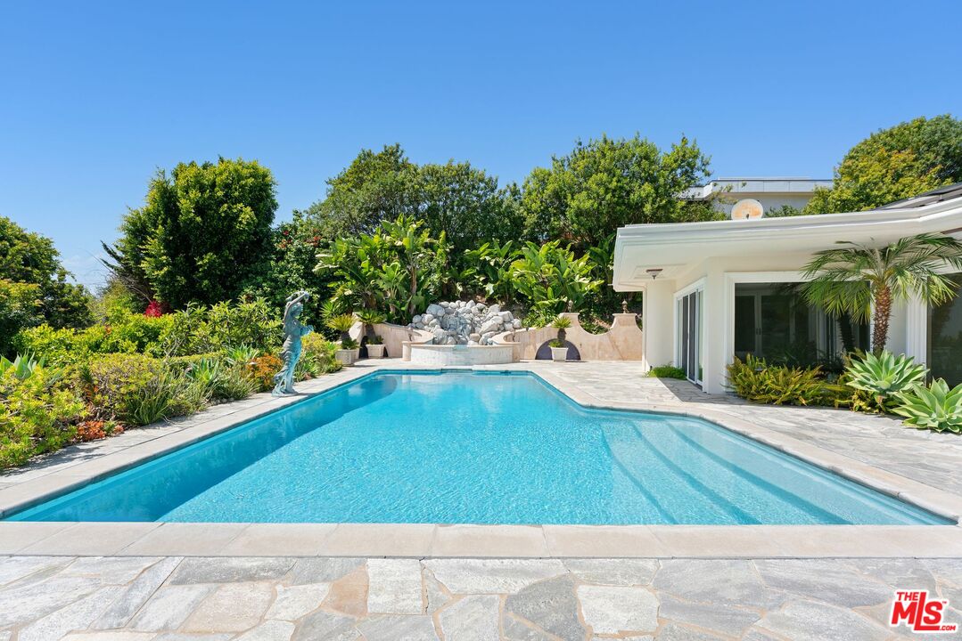 1725 Loma Vista Dr