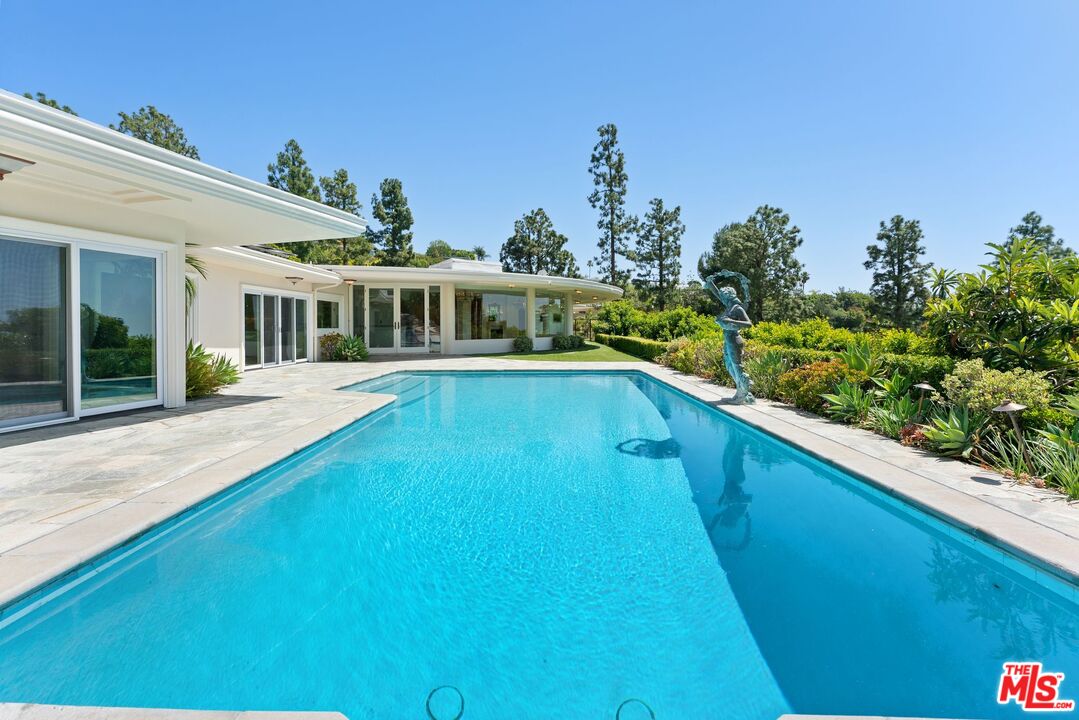 1725 Loma Vista Dr
