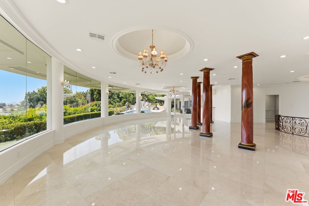 1725 Loma Vista Dr