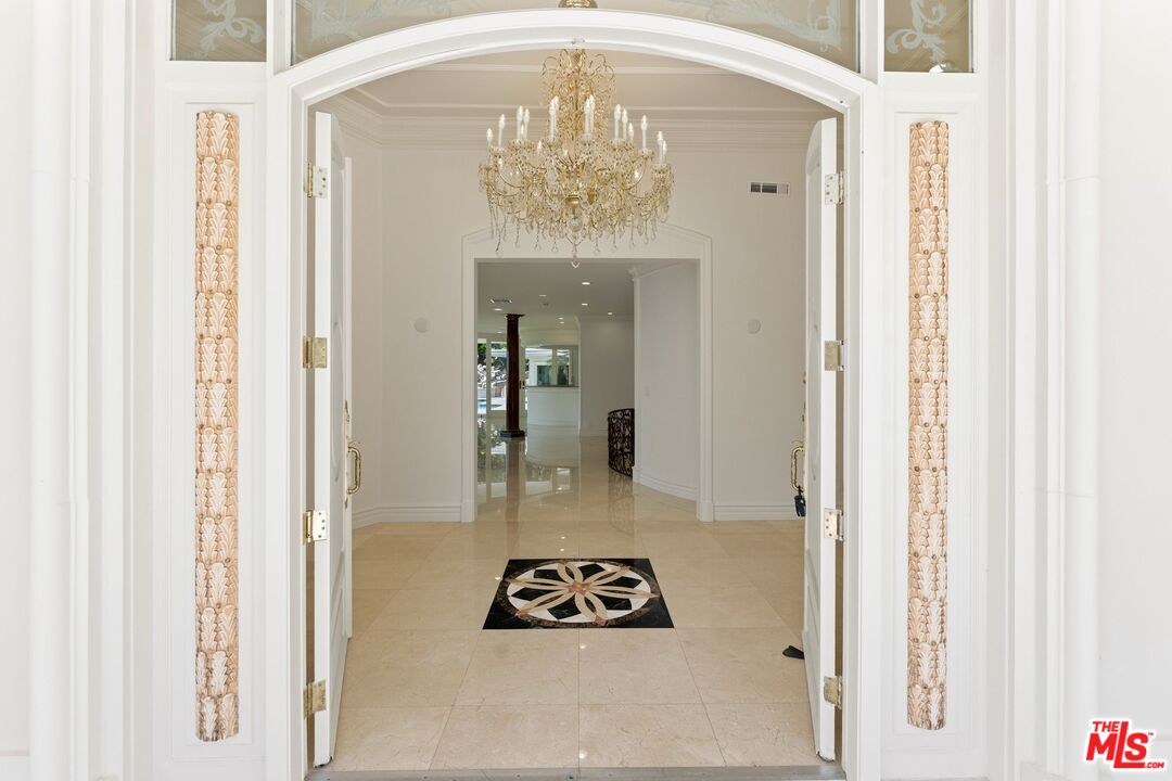 1725 Loma Vista Dr