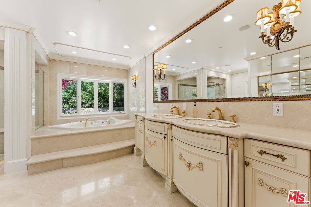 1725 Loma Vista Dr