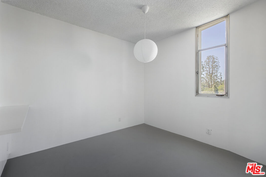 4411 Los Feliz Blvd Unit: 202
