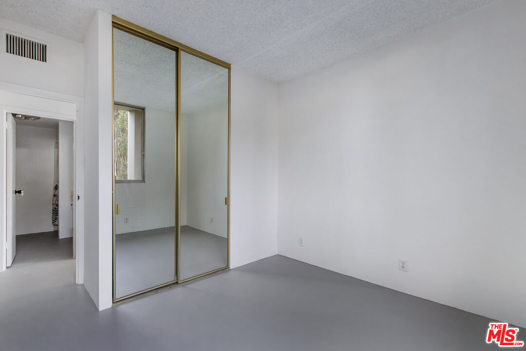 4411 Los Feliz Blvd Unit: 202