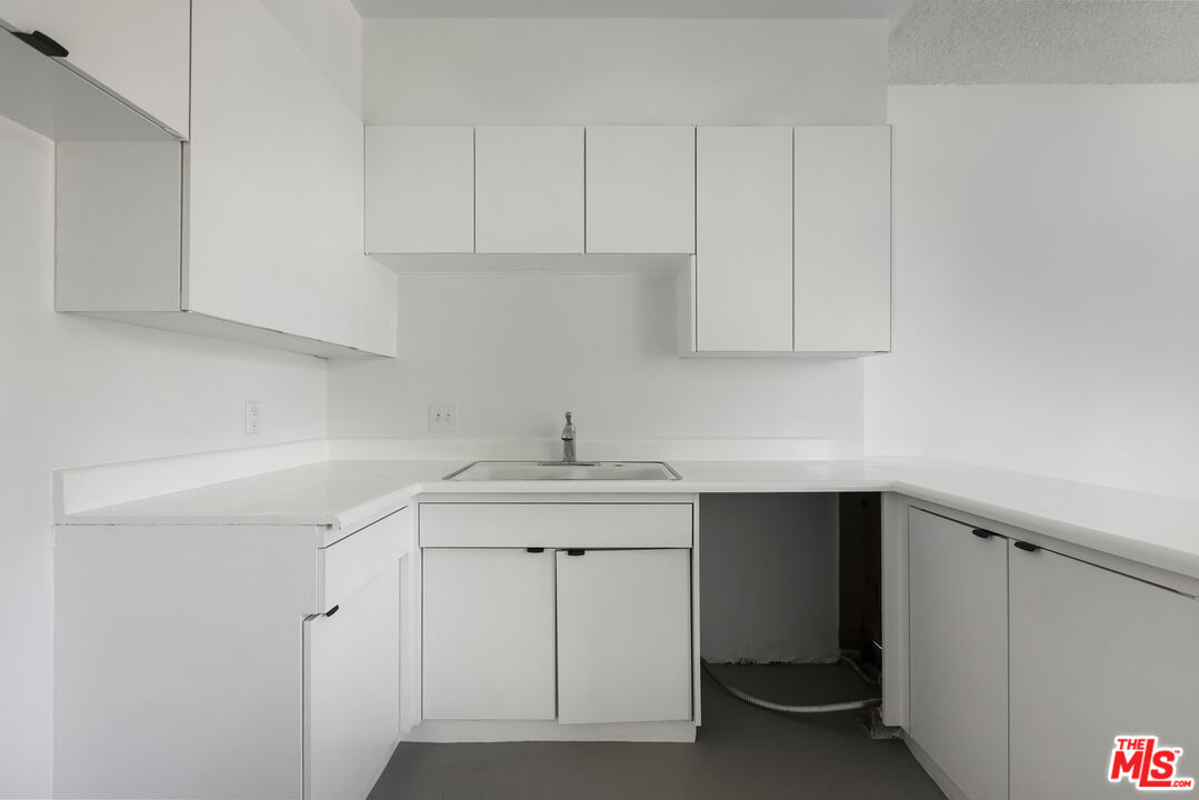 4411 Los Feliz Blvd Unit: 202