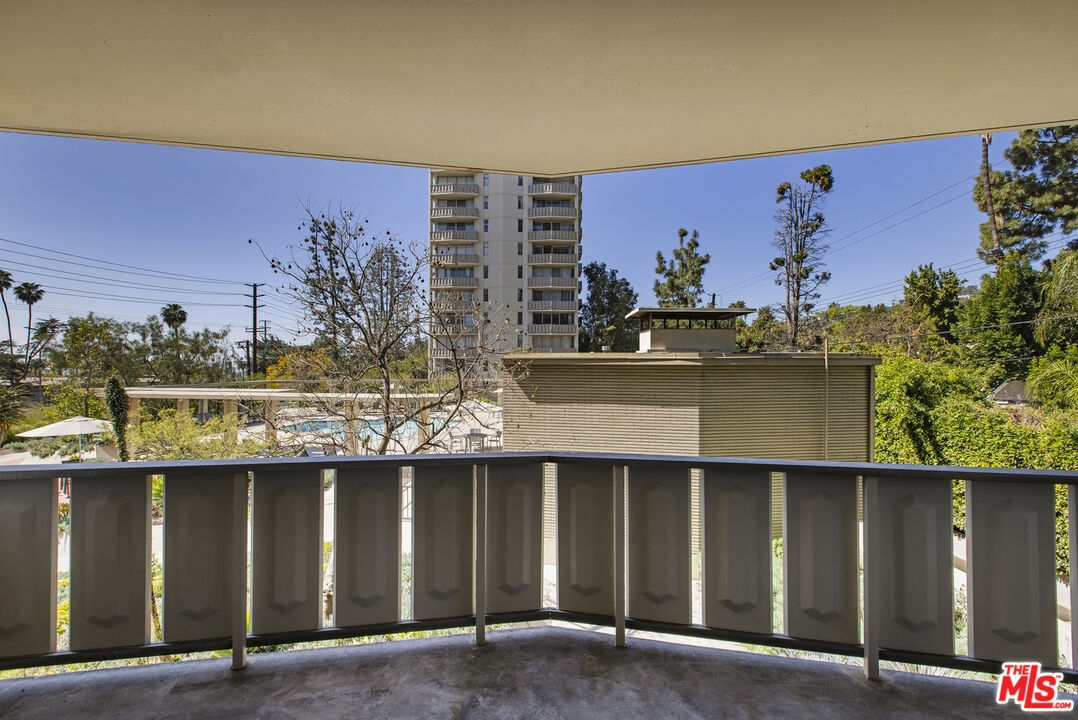 4411 Los Feliz Blvd Unit: 202