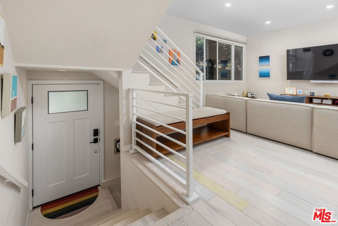 2613 6th St Unit: 3