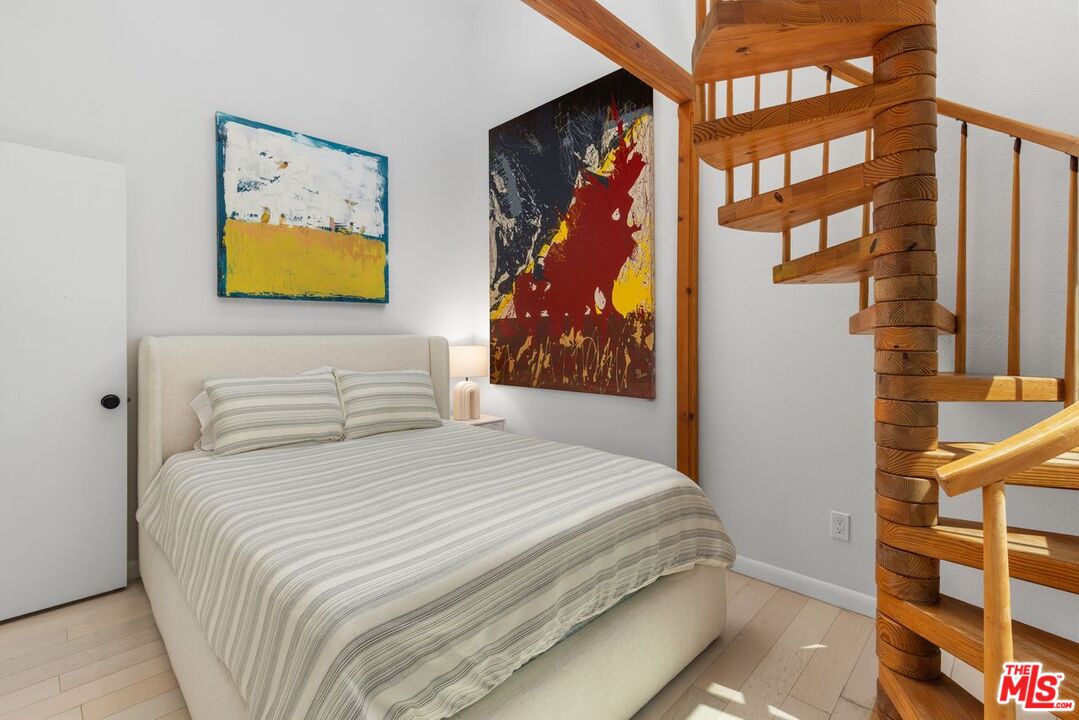 2613 6th St Unit: 3