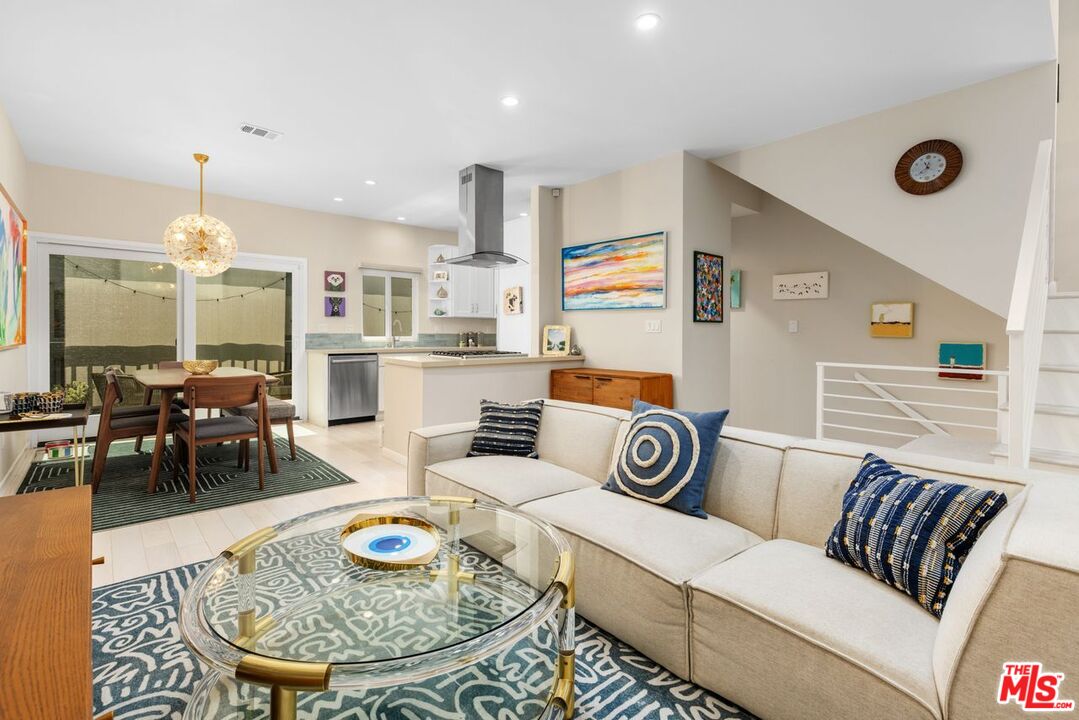 2613 6th St Unit: 3