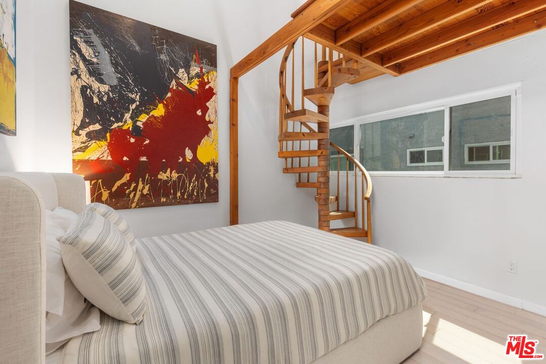 2613 6th St Unit: 3