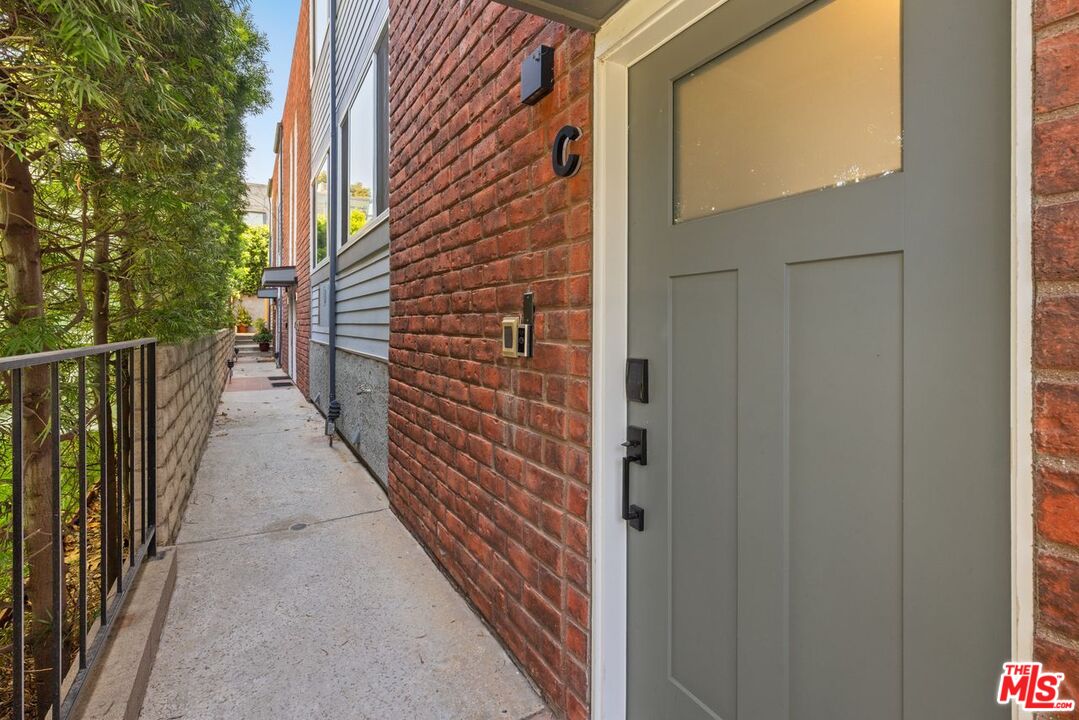 2613 6th St Unit: 3