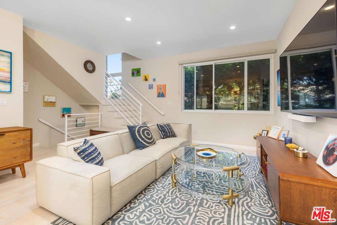 2613 6th St Unit: 3