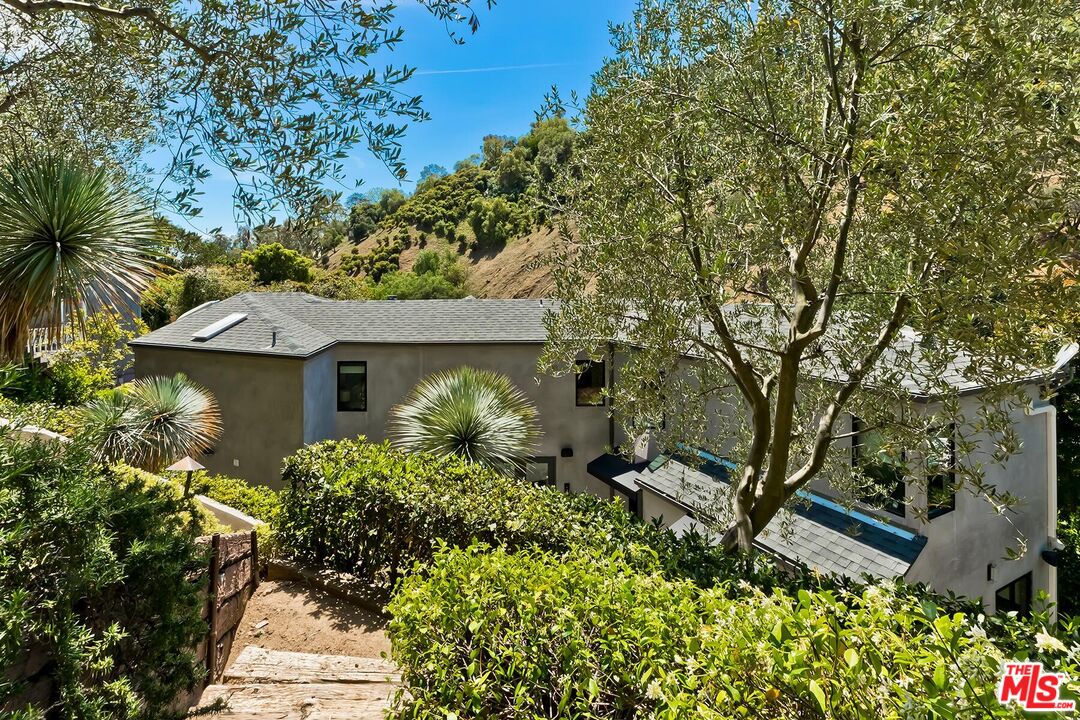 9743 Elderidge Dr