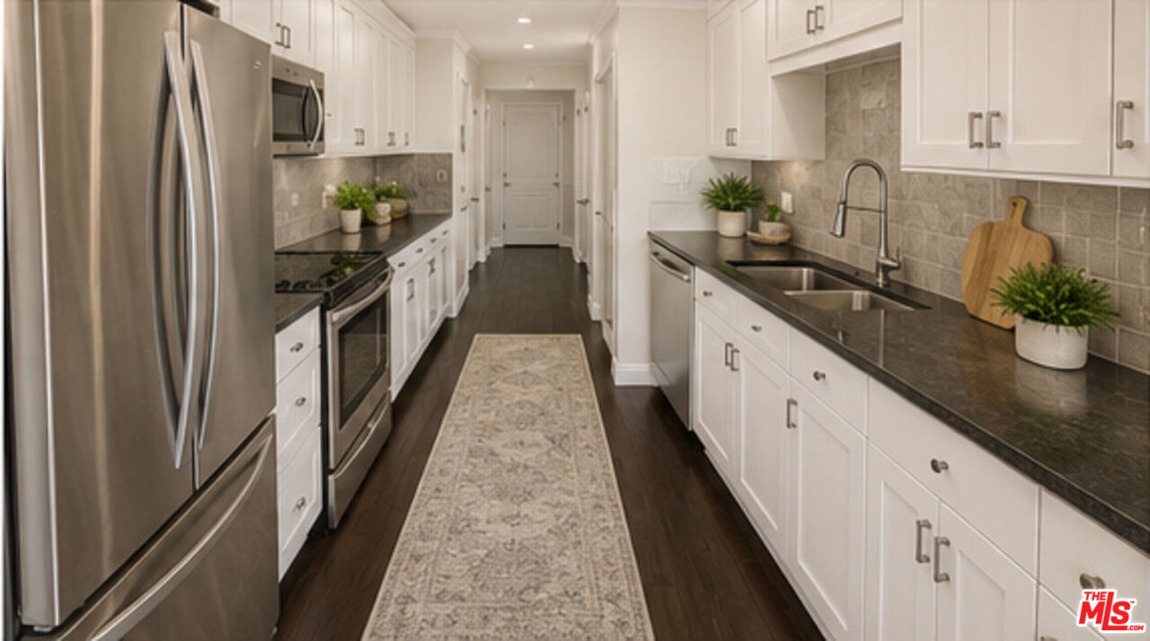 412 N Palm Dr Unit: 302
