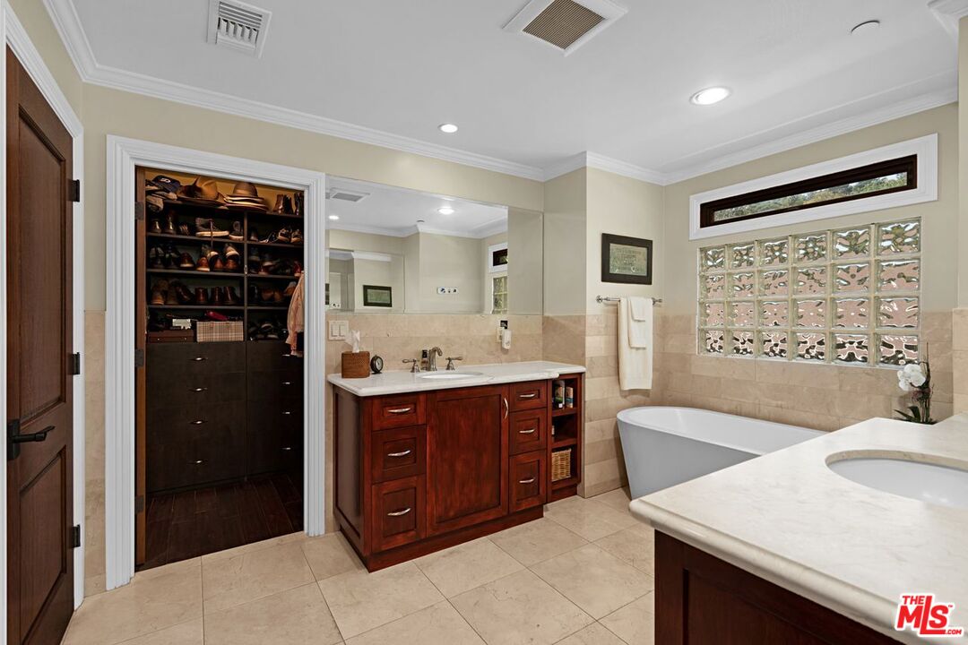 3645 Longview Valley Rd
