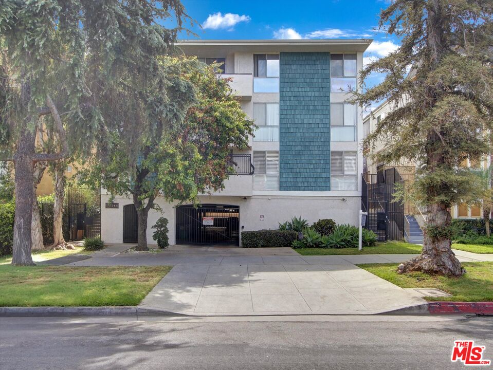 244 S La Fayette Park Pl Unit: 205