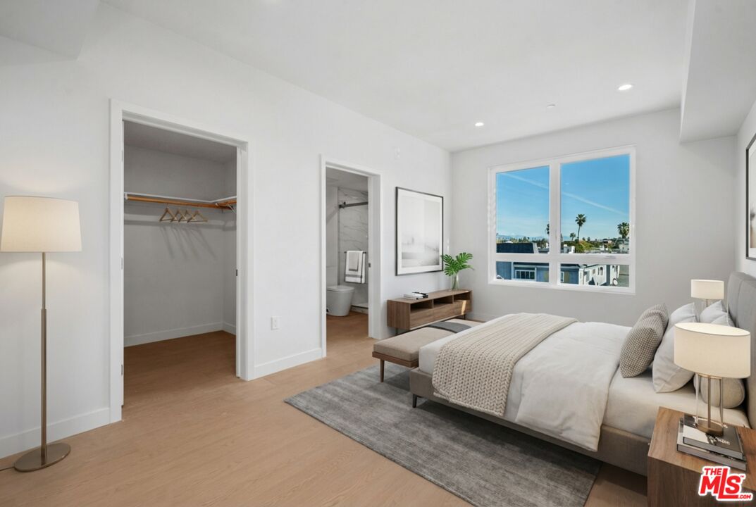 1717 Winona Blvd Unit: 204