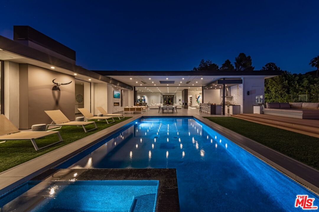 2002 LOMA VISTA DR