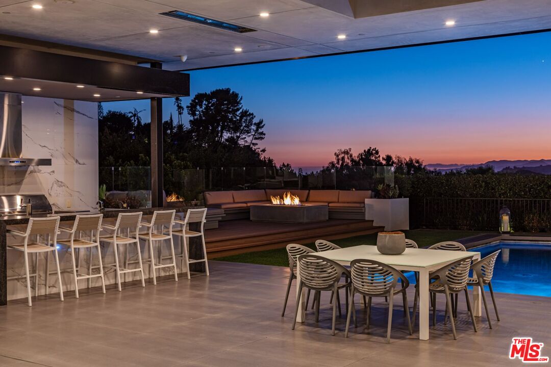 2002 LOMA VISTA DR