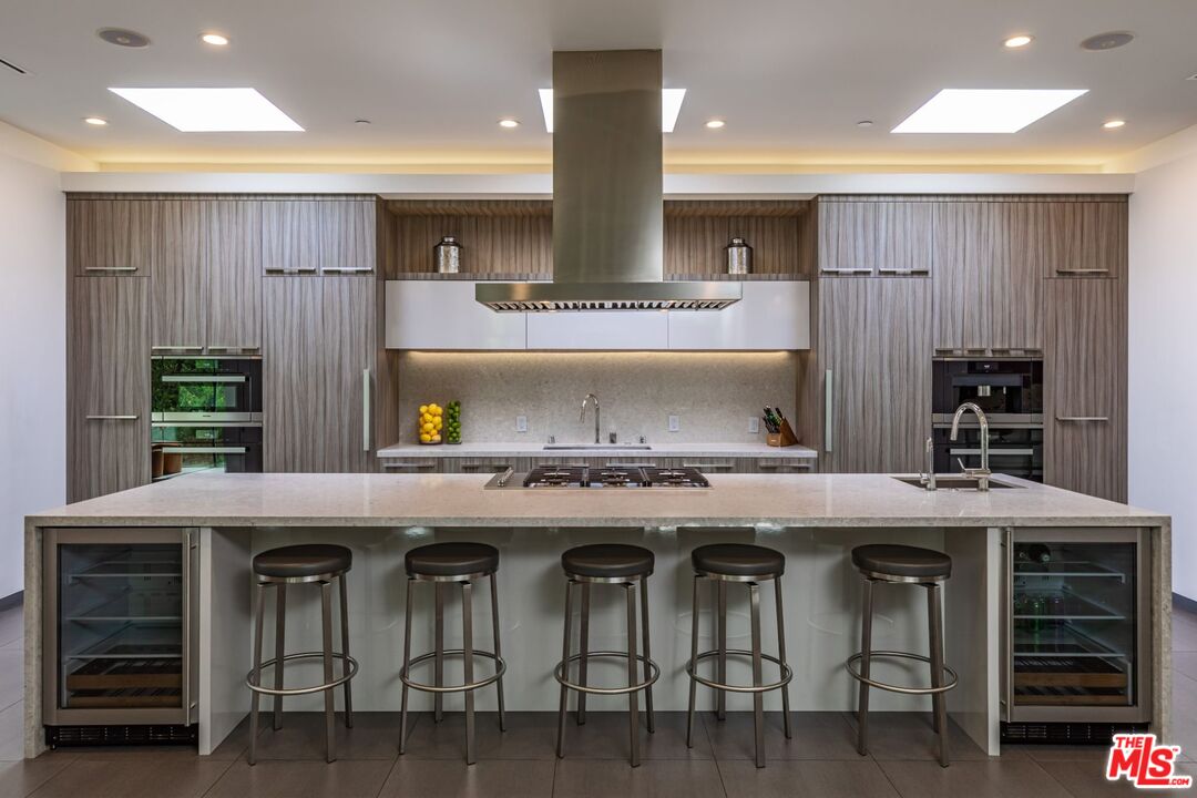 2002 LOMA VISTA DR
