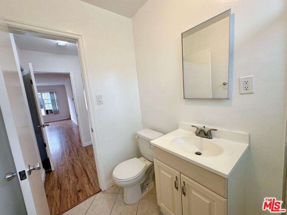 1114 S Sherbourne Dr Unit: 5