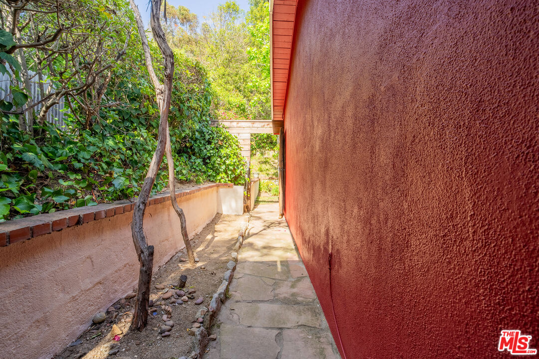 2524 Laurel Pass