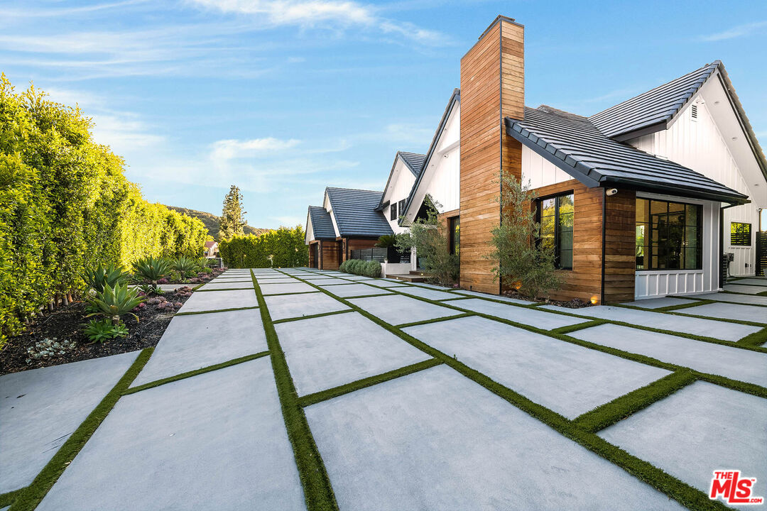 3915 Vista Linda Dr