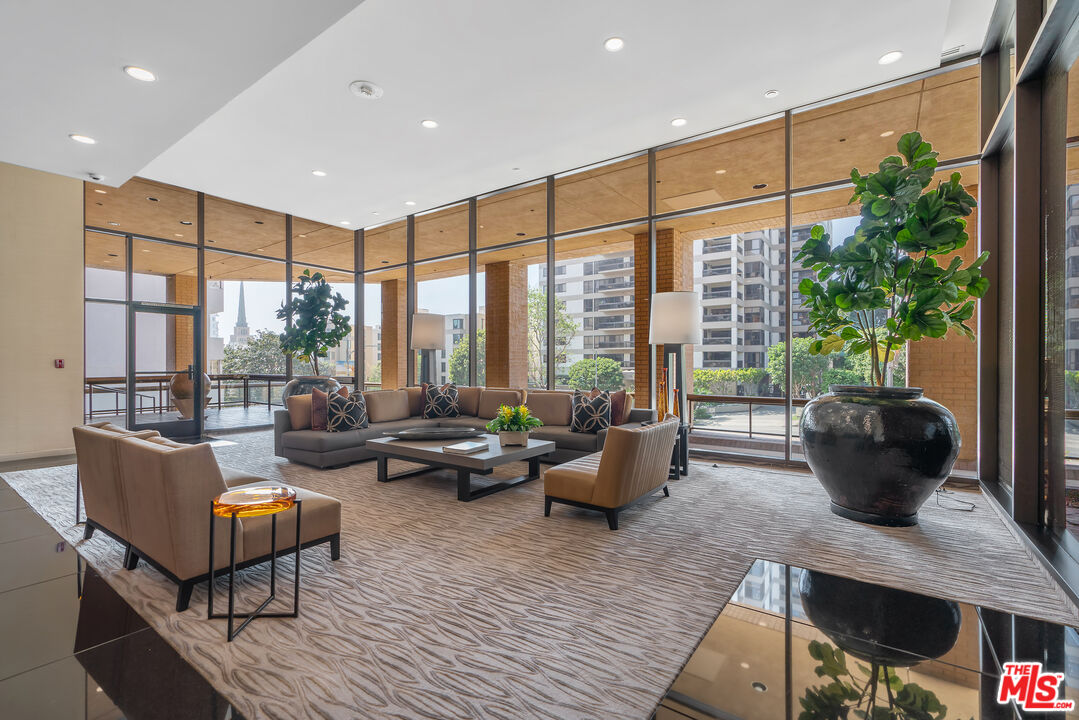10430 Wilshire Blvd Unit: 305