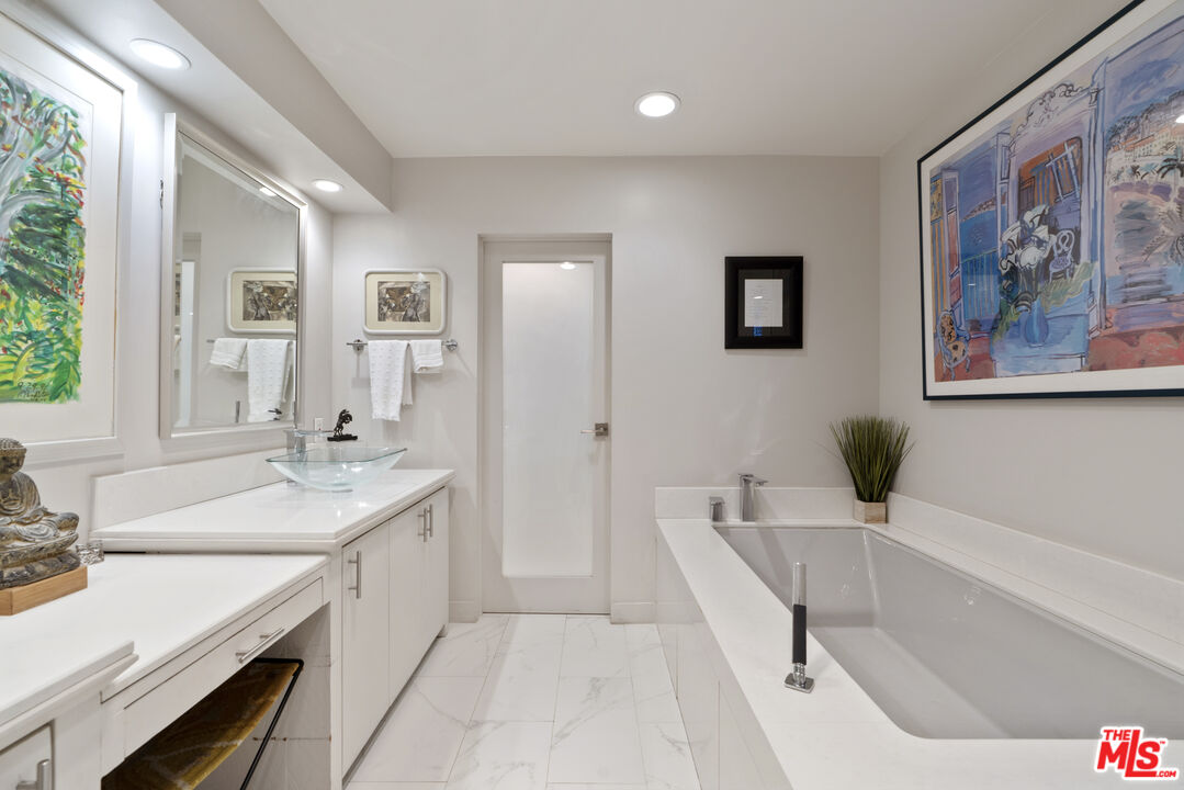 10430 Wilshire Blvd Unit: 305