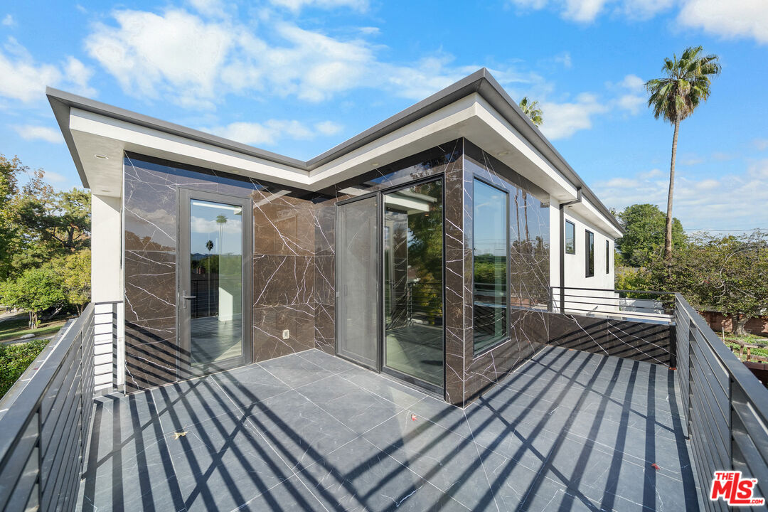 5812 Willis Ave