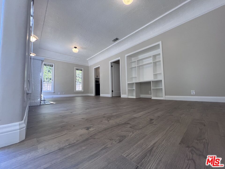 810 N HARPER AVE