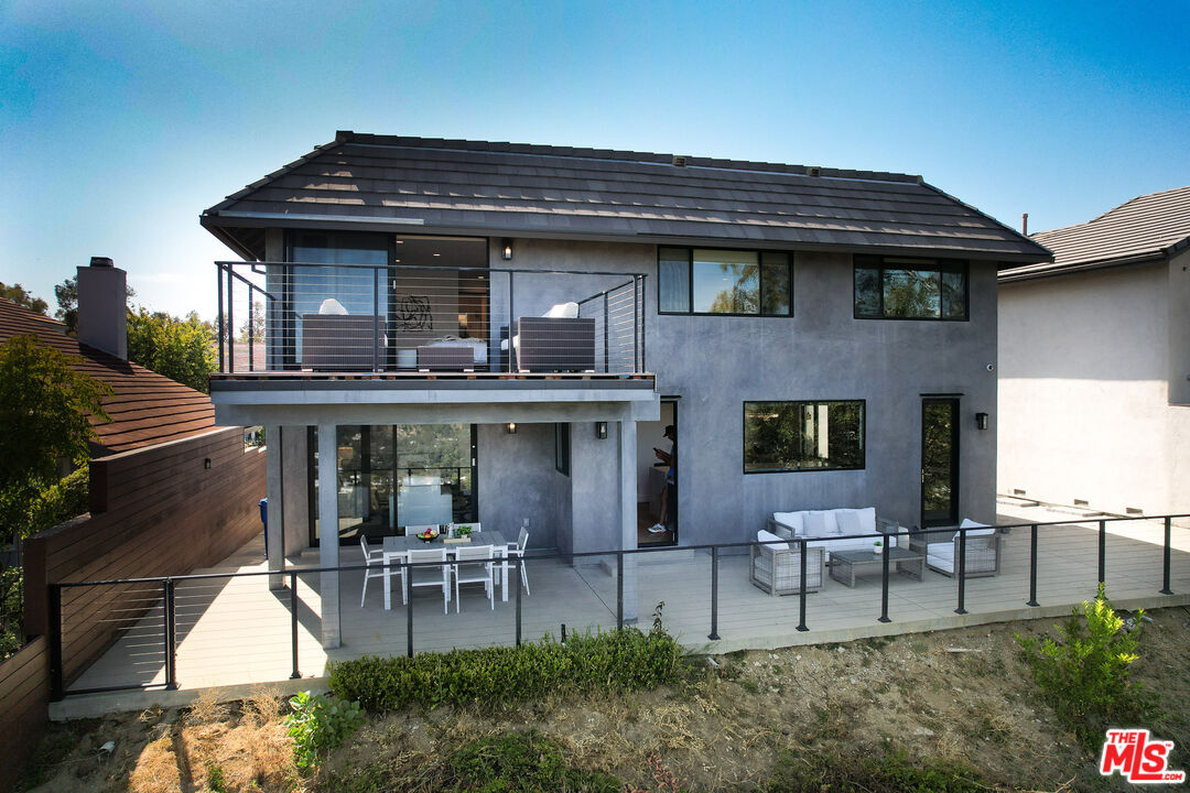2728 Angelo Dr