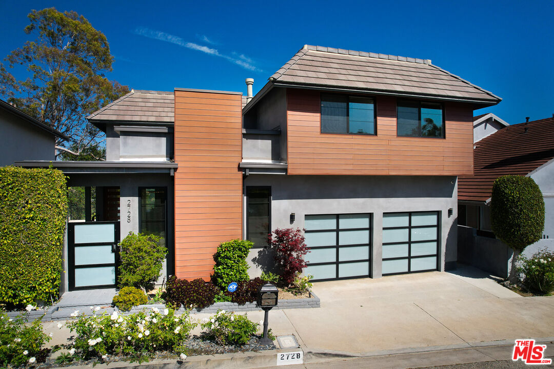2728 Angelo Dr