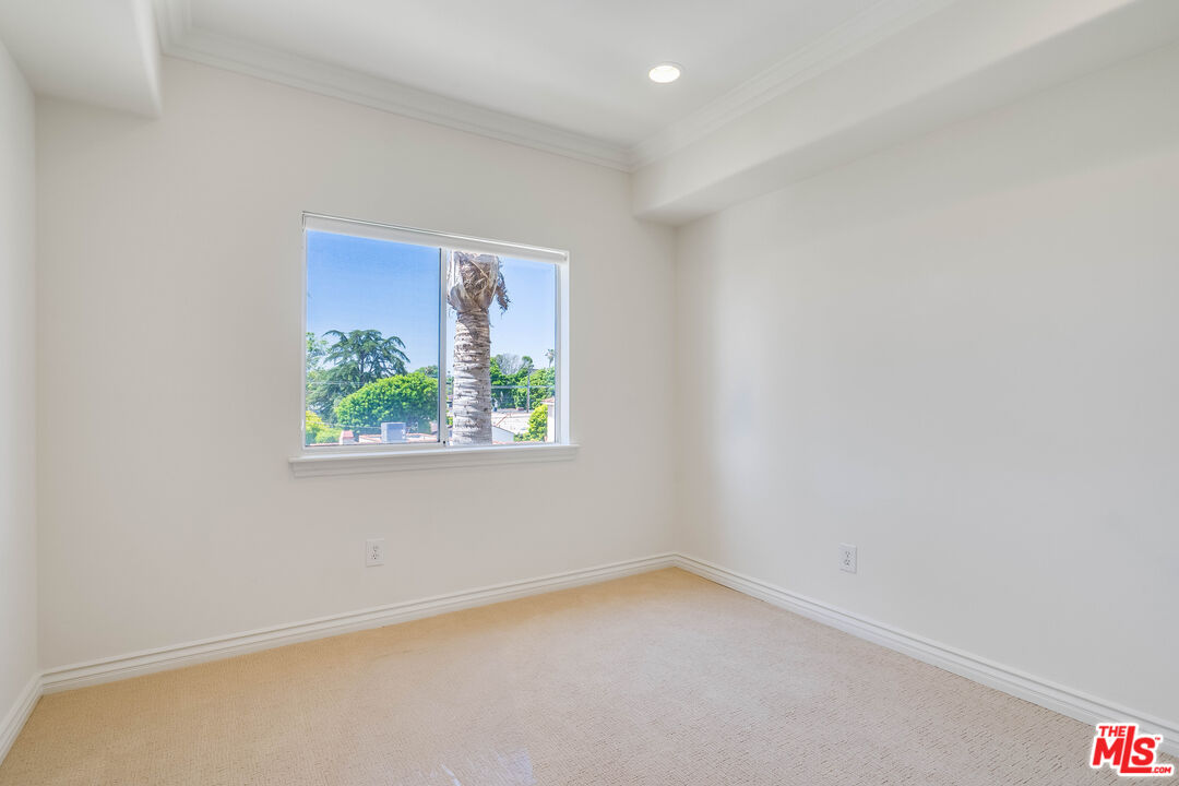 3328 Oakhurst Ave Unit: 207