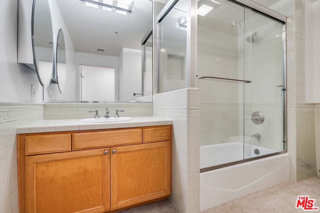 3328 Oakhurst Ave Unit: 207