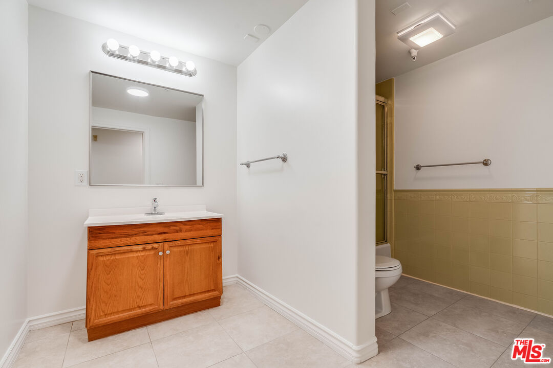 3328 Oakhurst Ave Unit: 207