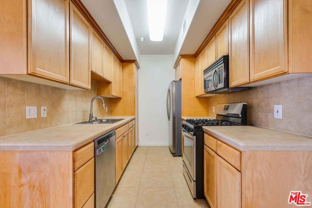 3328 Oakhurst Ave Unit: 207