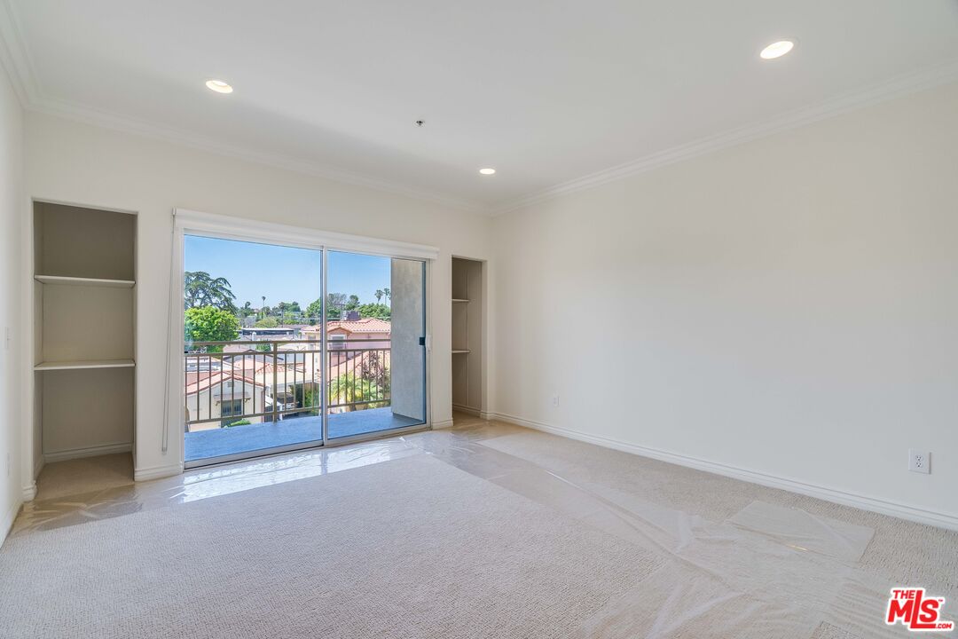 3328 Oakhurst Ave Unit: 207