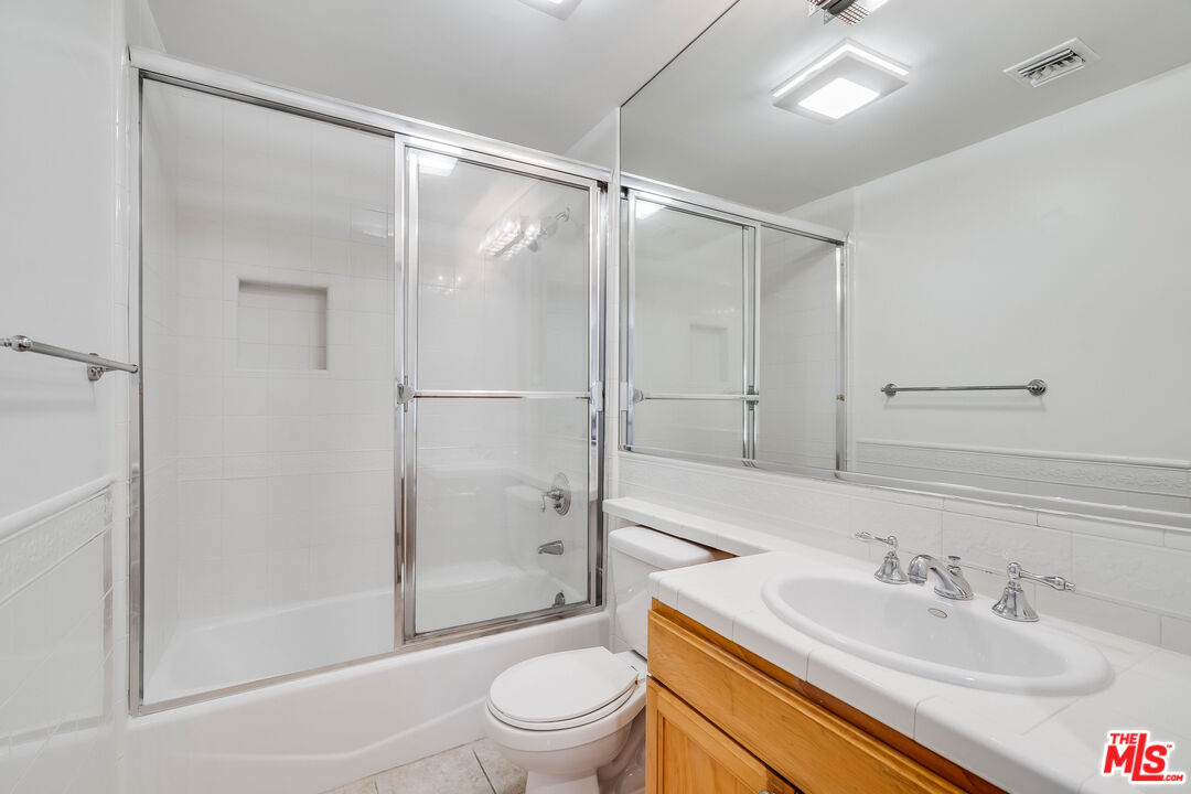 3328 Oakhurst Ave Unit: 207