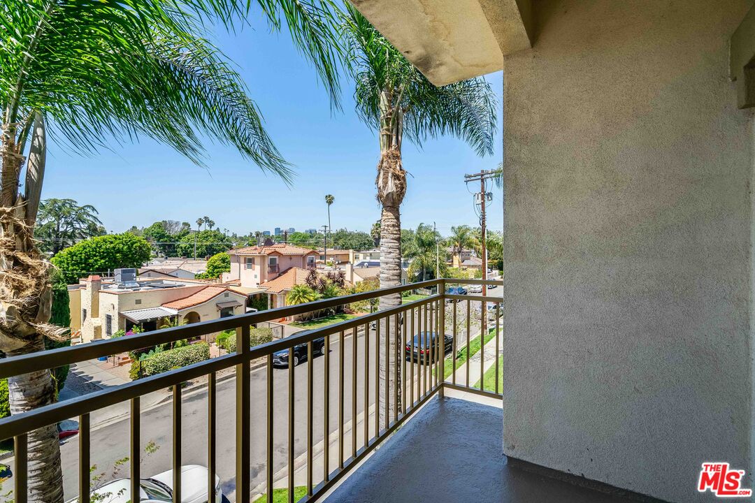 3328 Oakhurst Ave Unit: 207