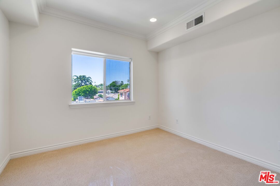 3328 Oakhurst Ave Unit: 207