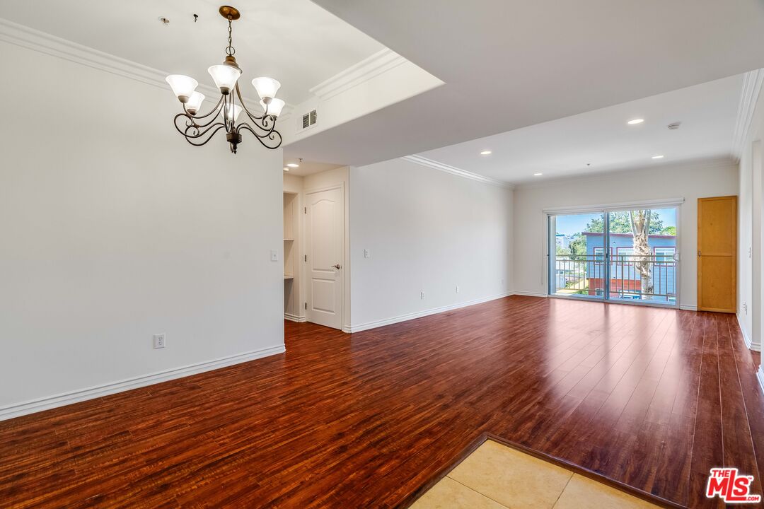 3328 Oakhurst Ave Unit: 207