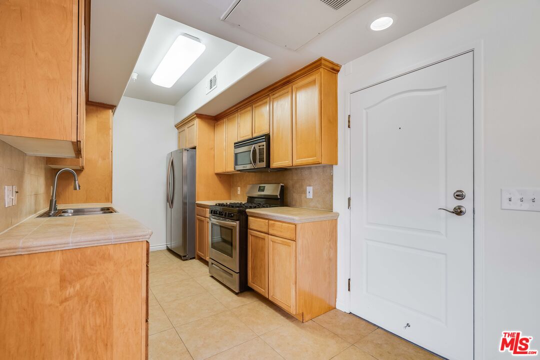 3328 Oakhurst Ave Unit: 207