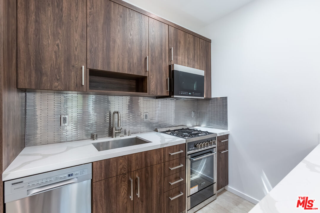 8012 Zeus Dr