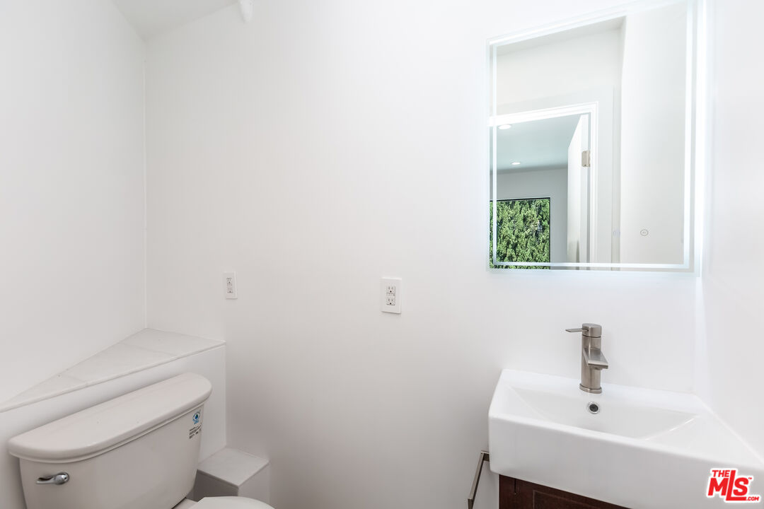 8012 Zeus Dr