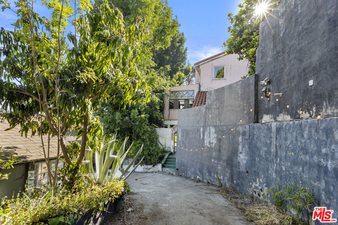 1830 N Sierra Bonita Ave