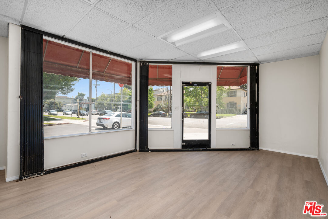 12035 Magnolia Blvd