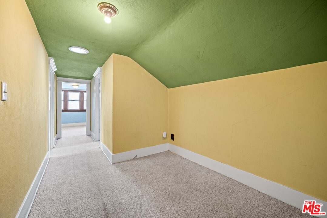 105 El Nido Ave