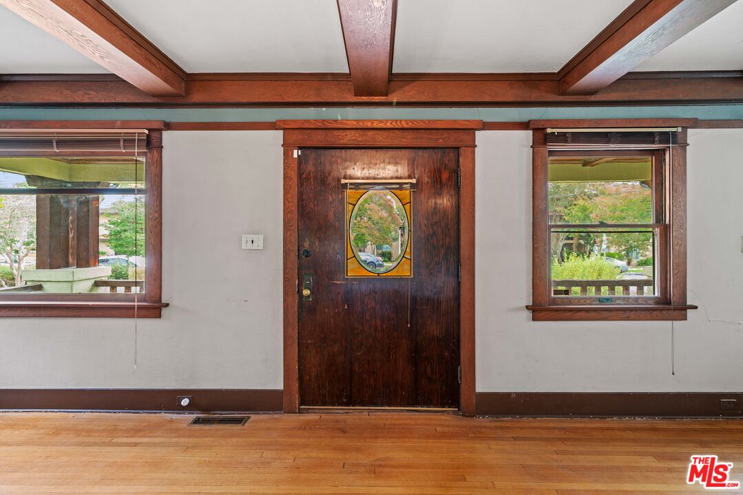 105 El Nido Ave