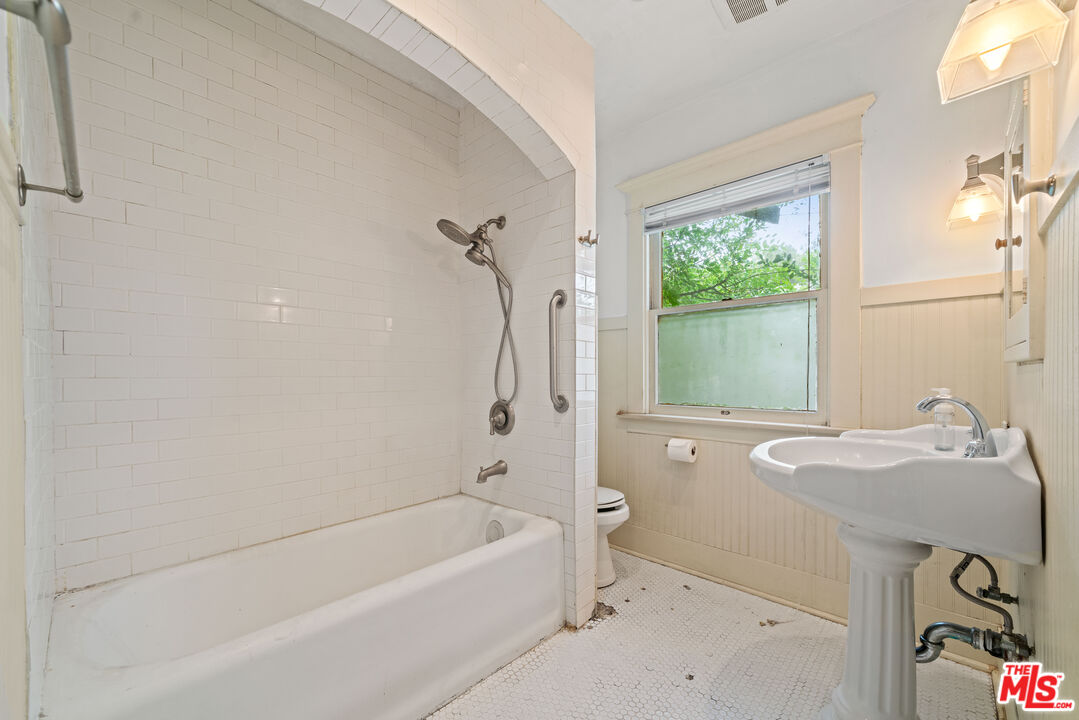 105 El Nido Ave